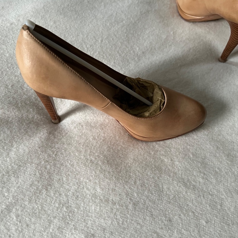 Cole Haan Chelsea Pumps Sandstone Size 6 - Picture 3 of 15